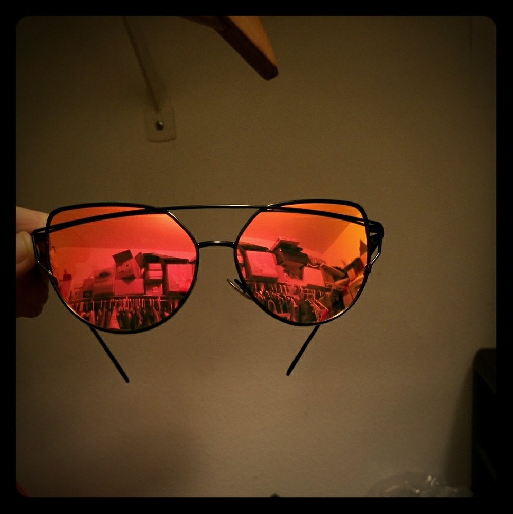 Designer Style Red Mirrored Sunglasses